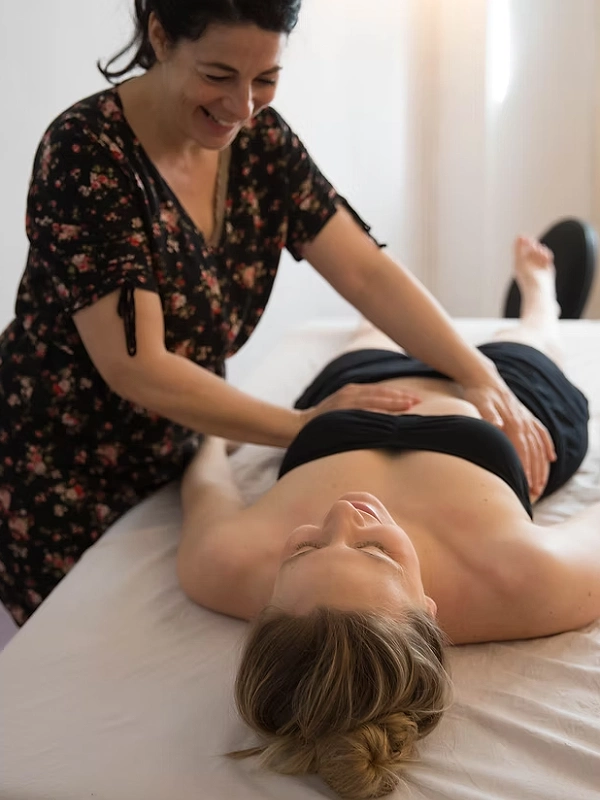 Femme recevant un massage relaxant